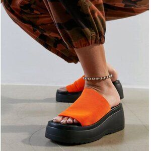 Steve Madden X UO Scrunchy Platform Sandals Open Toe Shoes Neon Orange Black 9